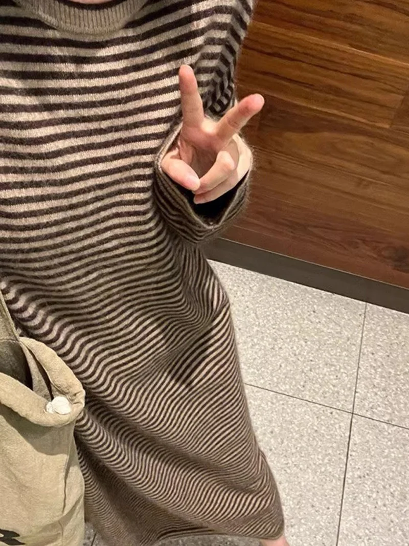 

ROUJE KEFSS Кофейное полосатое вязаное платье средней длины, женское осенне-зимнее платье с длинным рукавом, большие размеры, женская мода