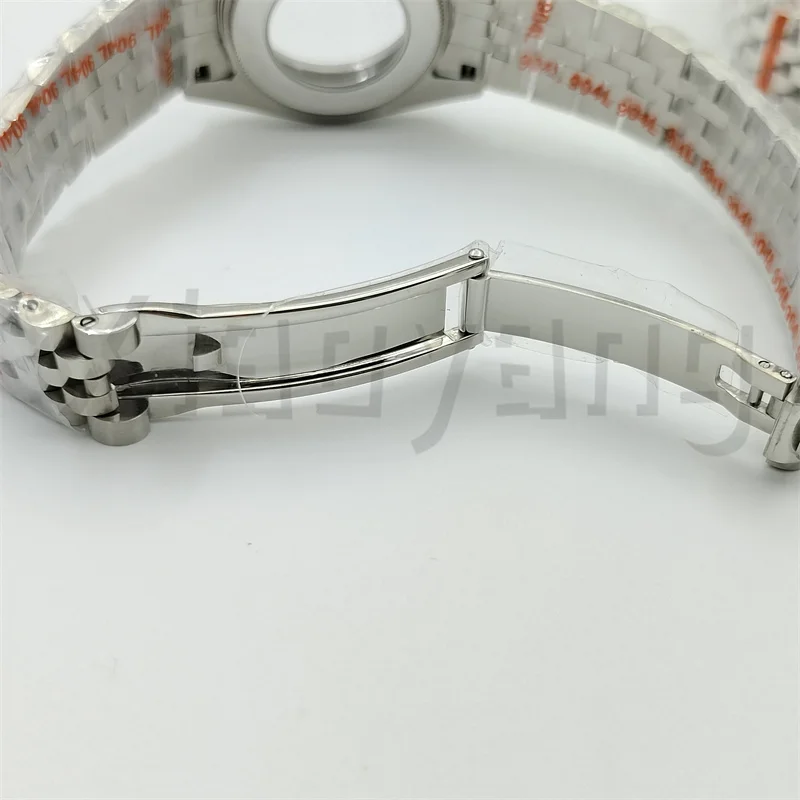 31 مللي متر حافظة ساعة فضية من الفولاذ المقاوم للصدأ مع حزام مستدير مصقول مزمر الحافة الياقوت الزجاج المكبرة صالح لحركة NH05 NH06