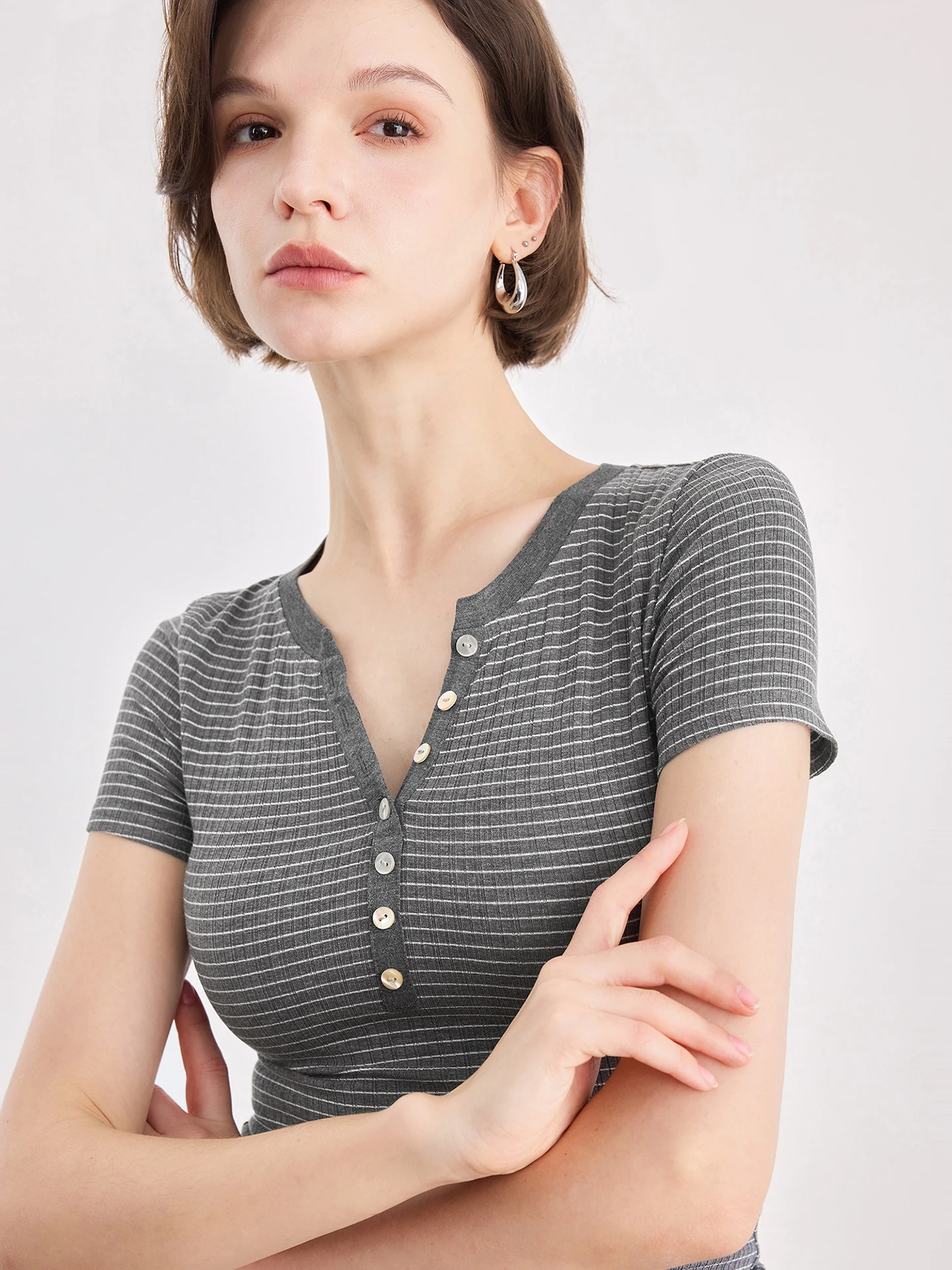 

Женская вязаная шерстяная футболка TUMPUS, приталенная, с коротким рукавом, V-образным вырезом, эластичными плечами, повседневный топ в корейском стиле для ежедневной носки