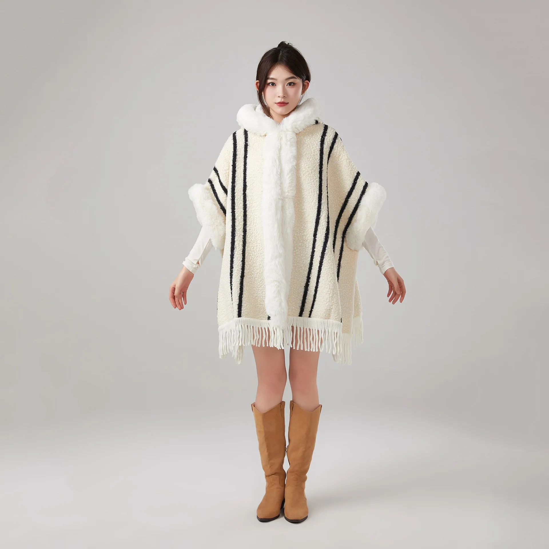 

Пончо осень/зима, Новое поступление, женское уютное пальто большого размера из искусственного меха с капюшоном, бахромой и толстым шерстяным материалом