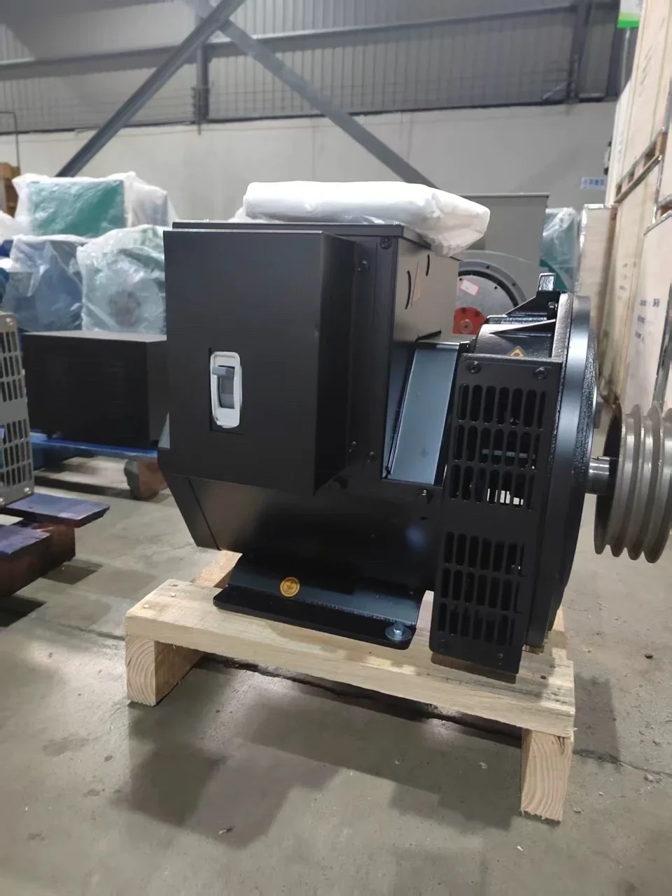 Brushless 15 kW+voltage regulator+pulley