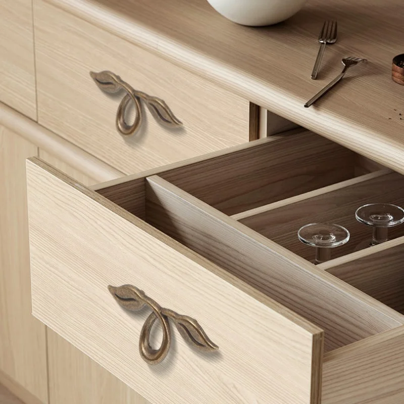 Accessori hardware per maniglia per porta piccola per armadio in lega di zinco a doppio foro con foglia per tirante per cassetto retrò