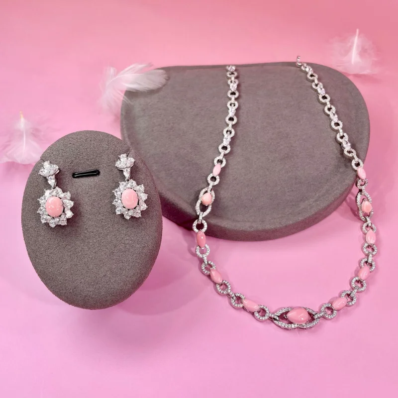 

Natural Pink Conch Pearl Set: Sweetheart Collarbone Chain Necklace, Elegant Stud Earrings, and New Ring for Banquets