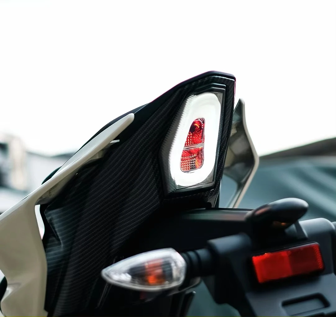 BREAKING  MOTORCYCLE  STOP LIGHT  TAIL Lamp for YAMAHA  R15 2020 V3 R15 V4 R15M V4 2018  ACCESSORIES