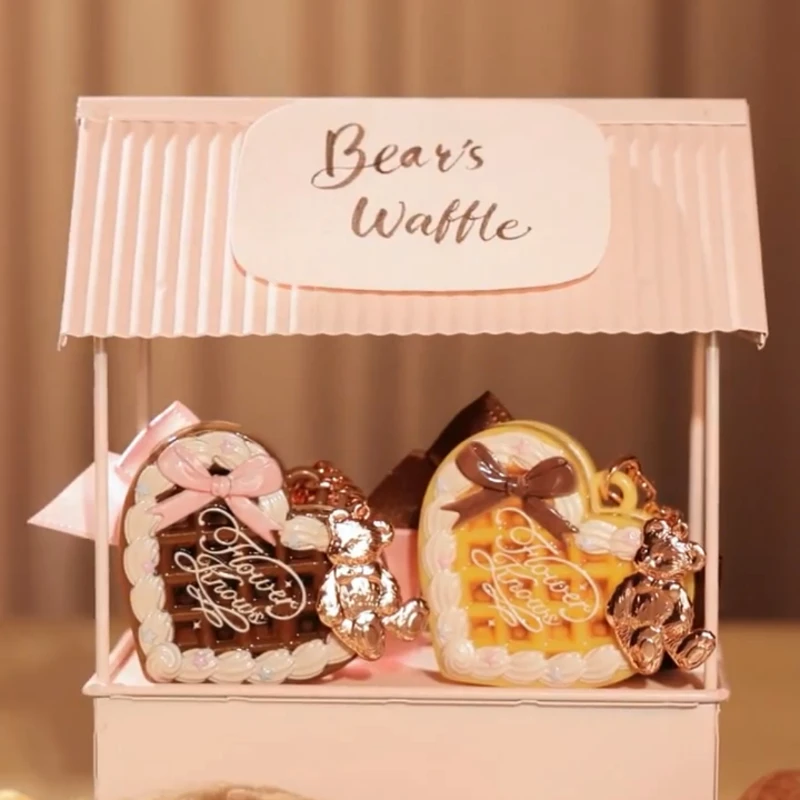 Flower Knows The Sweetie Bear Matte Pressed Powder Love Cookie Pendant Natural Brighten Long-lasting Makeup Setting