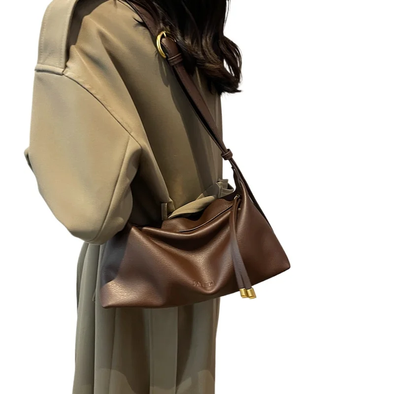 

Hundred ins crossbody bag female 2025 spring new tide fashion retro dumpling bag niche texture single shoulder armpit bags