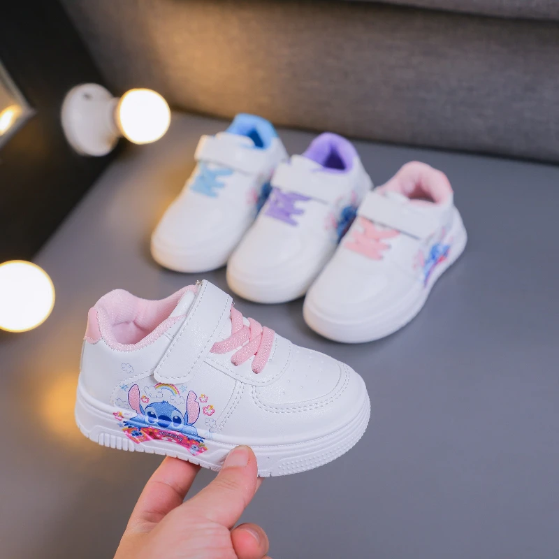

Детская повседневная обувь Disney Stitch, кроссовки, удобная осенняя обувь из искусственной кожи с принтом, осенняя обувь 2026 для девочек, противоскользящая дышащая обувь
