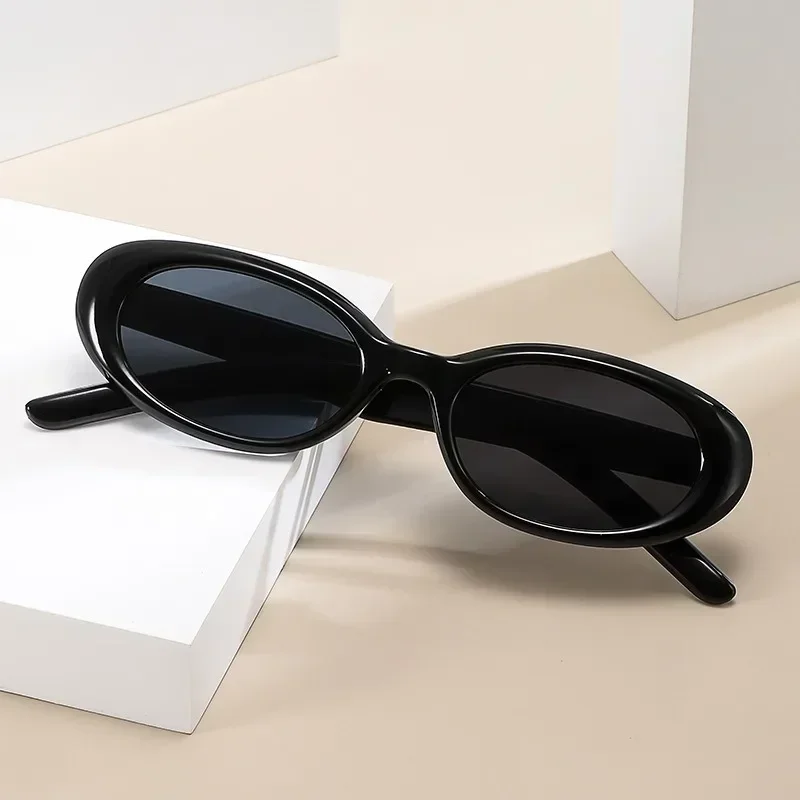 

Винтажные дизайнерские овальные солнцезащитные очки для женщин, модные люксовые солнцезащитные очки для мужчин, стильные панк-очки с заклепками и звездами, крутые очки с защитой от ультрафиолета UV400.