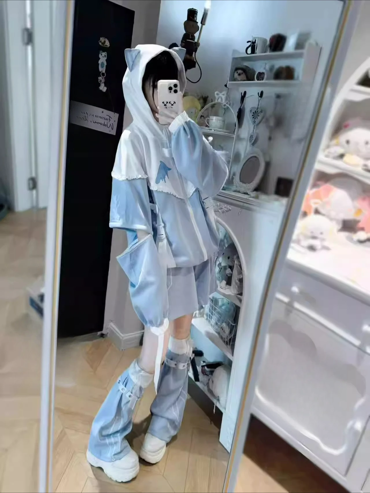 

Japanese Y2K Street Style 3-piece Set Kawaii Removable Sleeve Hooded Sweater Loose Shorts Matching Leg Cover Daily Casual Wear