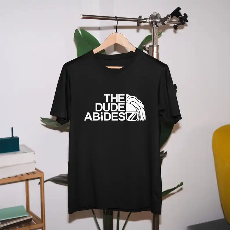 قميص فيلم The Dude Abides Bowling Retro - تصميم اقتباس كبير Lebowski، تي شيرت Lebowski، فيلم Coen Brothers، فيلم