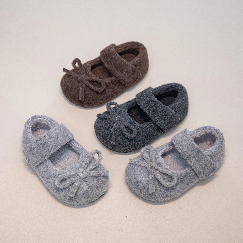 女の子用プリンセススタイルフリースシューズ 2025年新作 冬用幼児バレエシューズ リボン付き ソフトソール エレガントな学校・パーティー用フラットシューズ