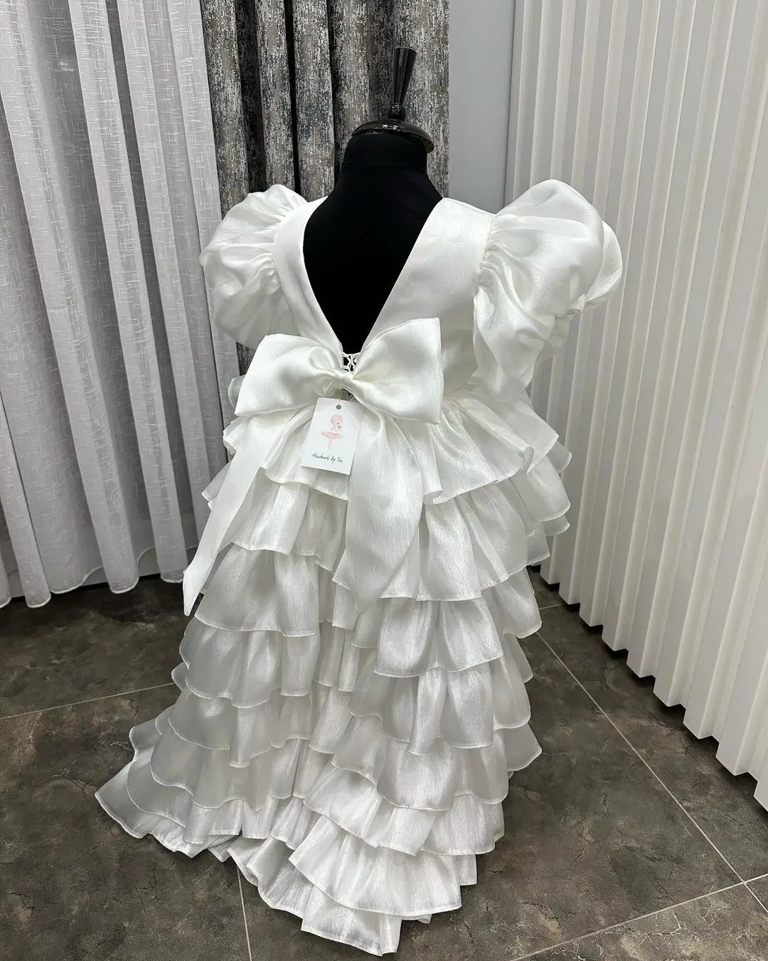 Elegant Flower Girl Dress White for Wedding Party Short Sleeves Puffy Stratification First Communion Gown Kids Birthday GIFT