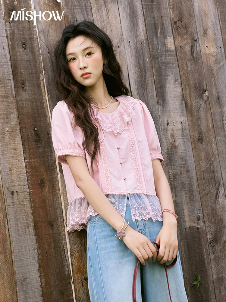 MISHOW 女性のピンクスプライスレースラウンドネックブラウス 2025 夏レース裾甘いブラウス単列金属ボタントップ MXE32X1768