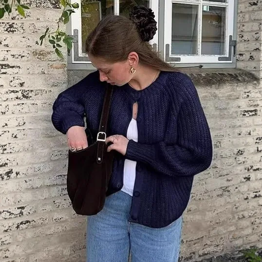 エレガントな秋の女性用カーディガン、スクエアネック、シングルブレスト、長袖ニットウェア、女性用ミニマリスト、ゆったりスタイルのレディースセーター