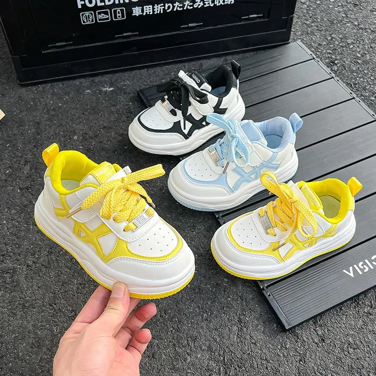 

Классическая спортивная обувь чисто белого цвета. Сандалии с дышащей сеткой на осень 2021. Легкая и противоскользящая спортивная обувь на мягкой подошве.