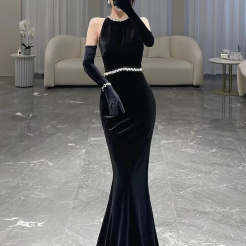 

New black light luxury small velvet temperament fishtail banquet host dress