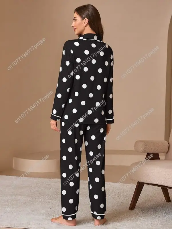 ชุดนอนผู้หญิงแบบ 2 ชิ้น ชุดลำลองแขนยาวติดกระดุม ลายจุดน่ารัก ชุดนอนเนื้อนุ่ม มีกระเป๋าหน้าอก