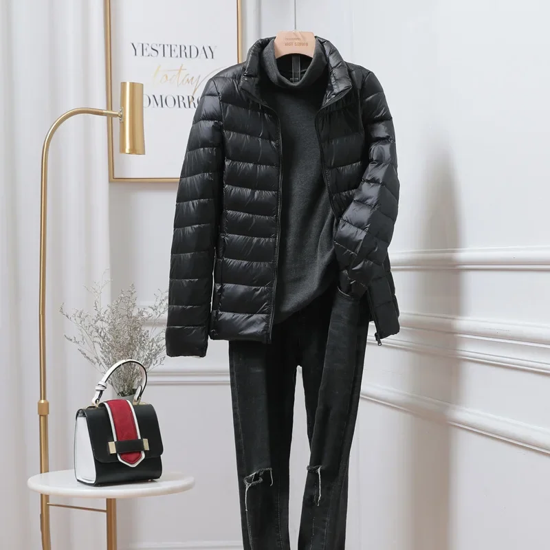 

15 цветов, женская ультралегкая куртка-пуховик, новинка 2025 года, корейская мода, короткое женское ветрозащитное дышащее пуховое пальто с капюшоном