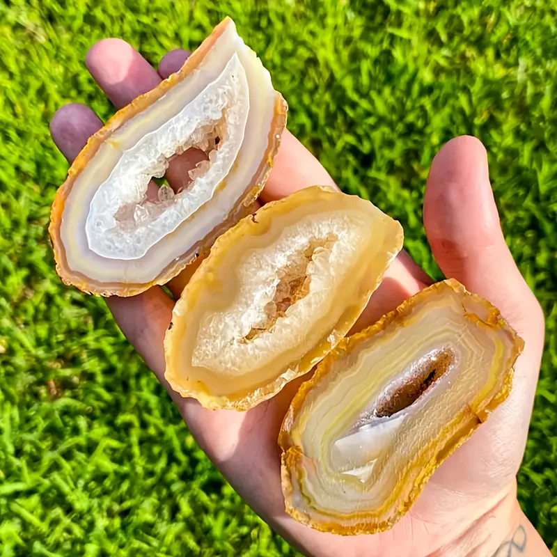Natural Agate Geode Crystal Slice Plates Polished Semi-Precious Stone Decor with Sparkling Cave formations for Home Decoration