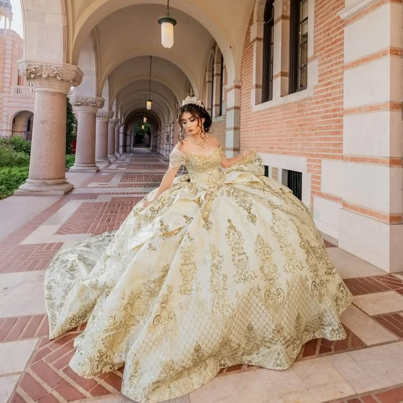 

Золотое платье Quinceanera цвета шампанского, кружевное многослойное платье с открытыми плечами, блестящая цветочная наклейка с бантом, платья de 15, Quinceanera ﻿ Индивидуальный