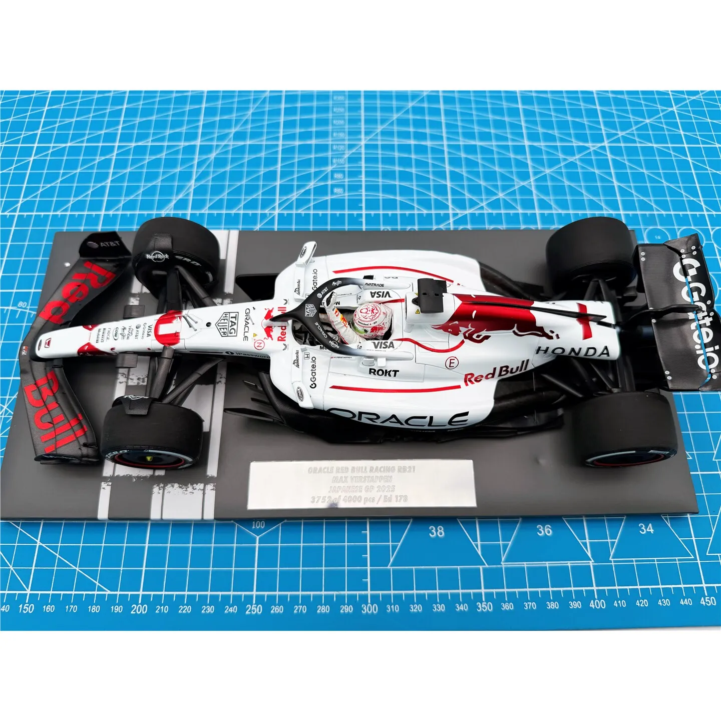 Minichamps 1:18 F1 RB21 Verstappen 2025 Japan Simulation Limited Edition Resin Metal Static Car Model Toy Gift