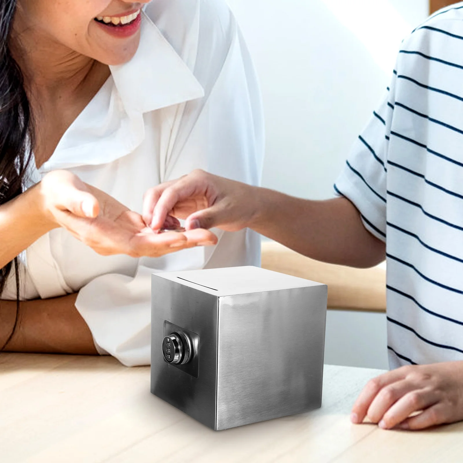 

Stainless Steel Piggy Bank Large Capacity Kids Savings Bank 15x15x15cm Safe Lock Money Box for Children Adults Gifts Storage