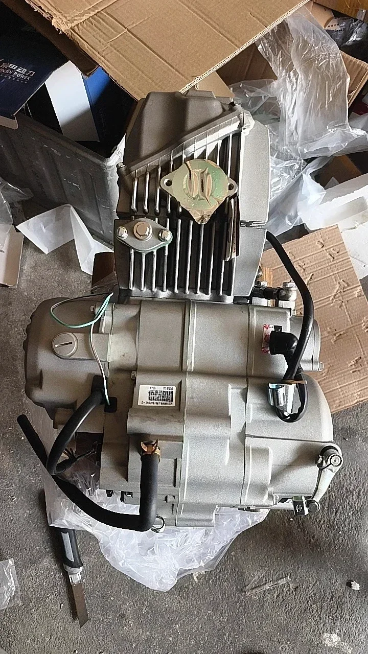 

Hot sale Universal Vehicle Parts 4 Valve Motorcycle Engine Assembly Zongshen Daytona Engine 190CC 150CC