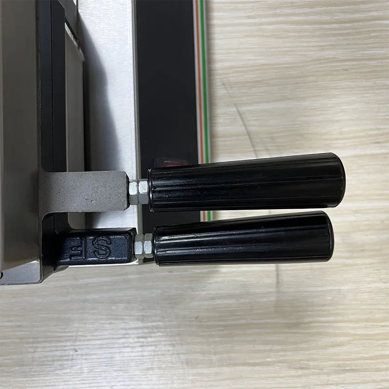 Uso comercial 12 piezas 3D pequeño oso forma máquina para hacer gofres dibujos animados máquina para hacer gofres oso Waflera 2400W