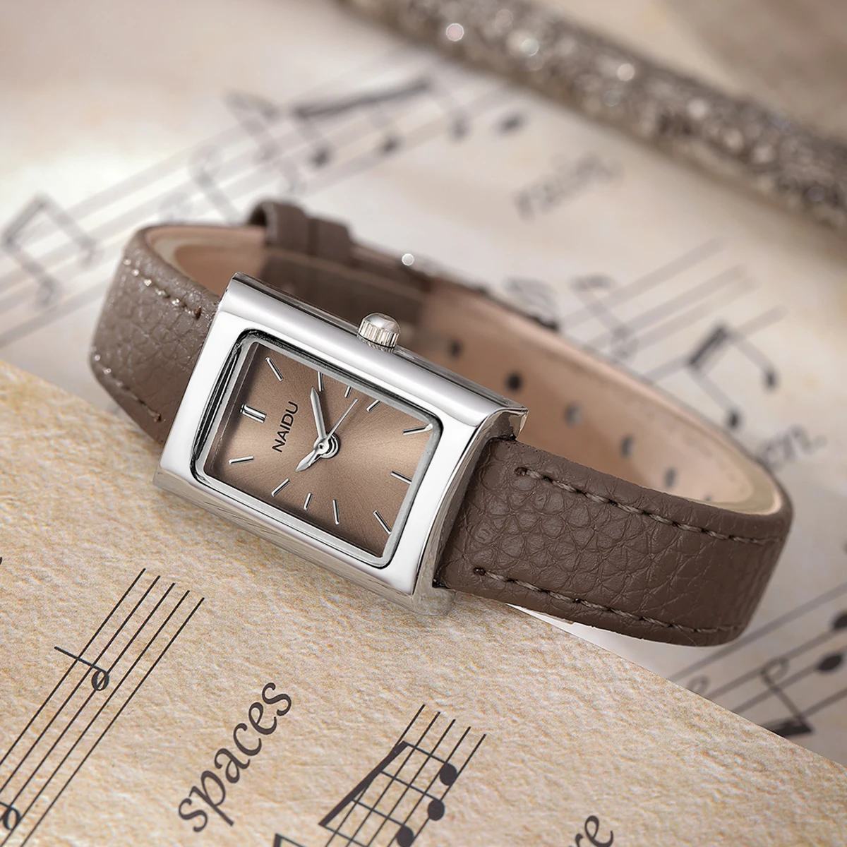 1 Piece of Women's Retro Rectangular Casual Fashion Simple Quartz Watch, a Stylish Accessory with a Maillard Vibe, Suitable for Daily Wear