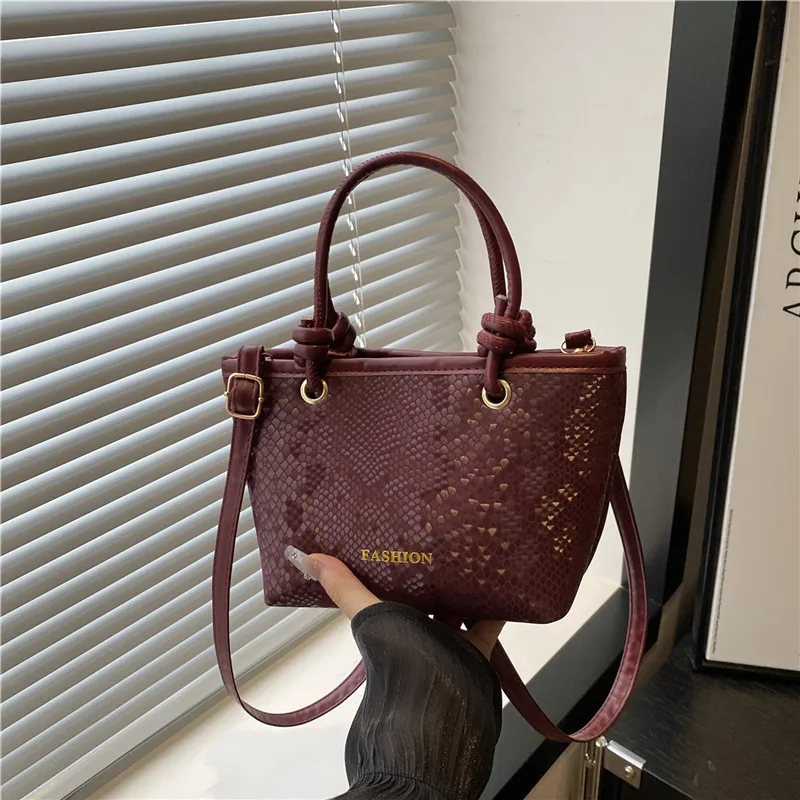 

Women's 2025 Summer new shoulder bucket bag trendy and fashionable hand-carried bucket bag for women