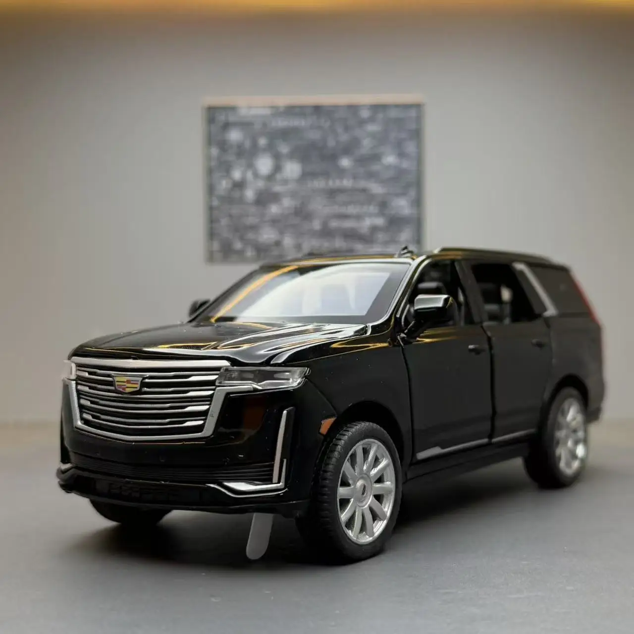 1:32 Scale Escalade Diecast Alloy SUV Model Pull Back Sound Light Off Road Vehicle Desktop Ornament Gift For Boys Kids