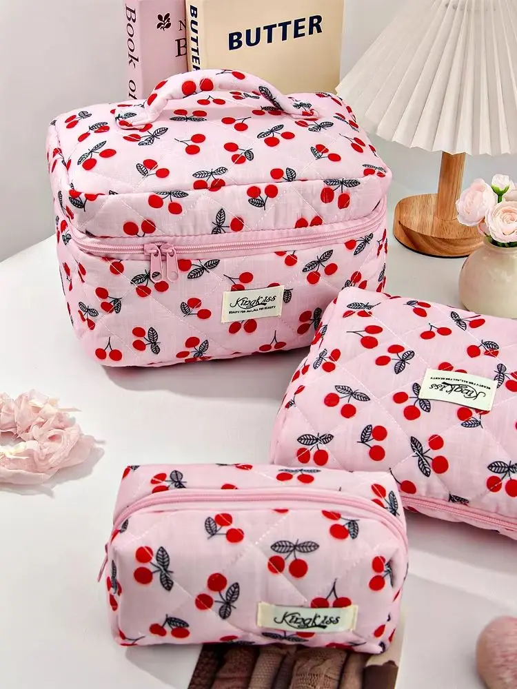Make-up-Tasche mit rosa Hintergrund und roten Kirschmotiven – mit ausziehbarem Reißverschluss, große Kapazität, ideal für Reisen, exklusiv für Damen, weißes Innenfutter aus Polyester, niedlich und tragbar, geeignet für Studenten, Krankenschwestern, Büroangestellte und andere Personengruppen, lässige Make-up-Tasche mit Kirschmotiv. – Detail 7