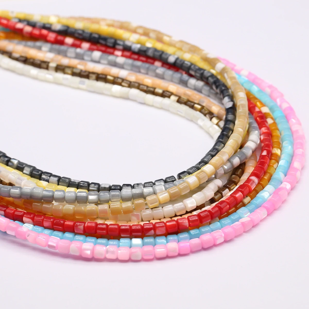 3,5x3,5mm gefärbte natürliche Muschel halbfertige Spacer Perlen für Schmuckherstellung Zubehör DIY Halskette Armband Zubehör Großhandel