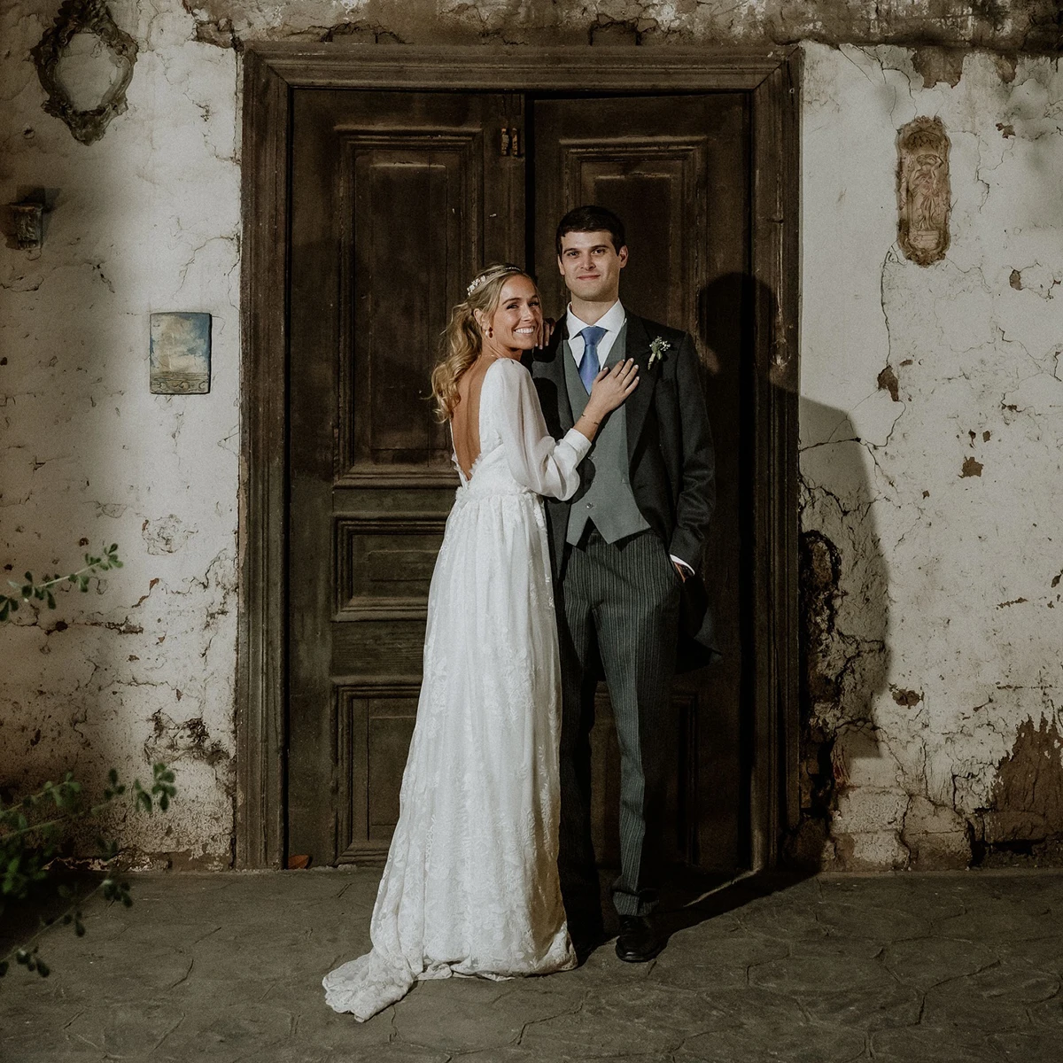 ساحة الرقبة رومانسية الدانتيل الأكمام الطويلة الأسقف ألف خط الشيفون زي العرائس عارية الذراعين العاج المطرزة فساتين الزفاف المخصصة