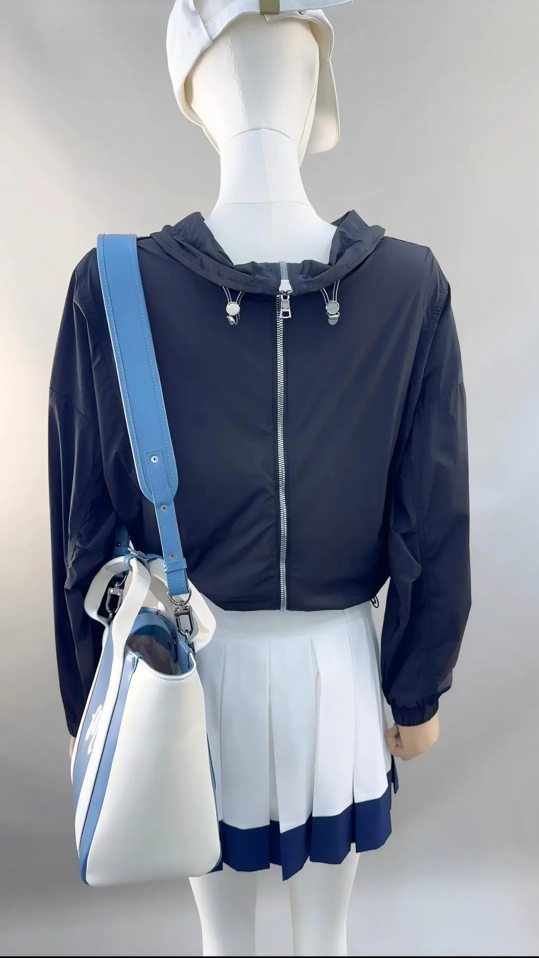 Women's Lightweight Summer Sun Protection Jacket for Golf—Can Be Worn Front or Back for a Casual, Versatile Look