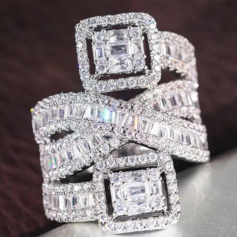 Huitan Damenring mit geometrischem Design, voll funkelnder Zirkonia, luxuriöser Party-Fingerschmuck, modische Accessoires, wunderschöner Damenschmuck