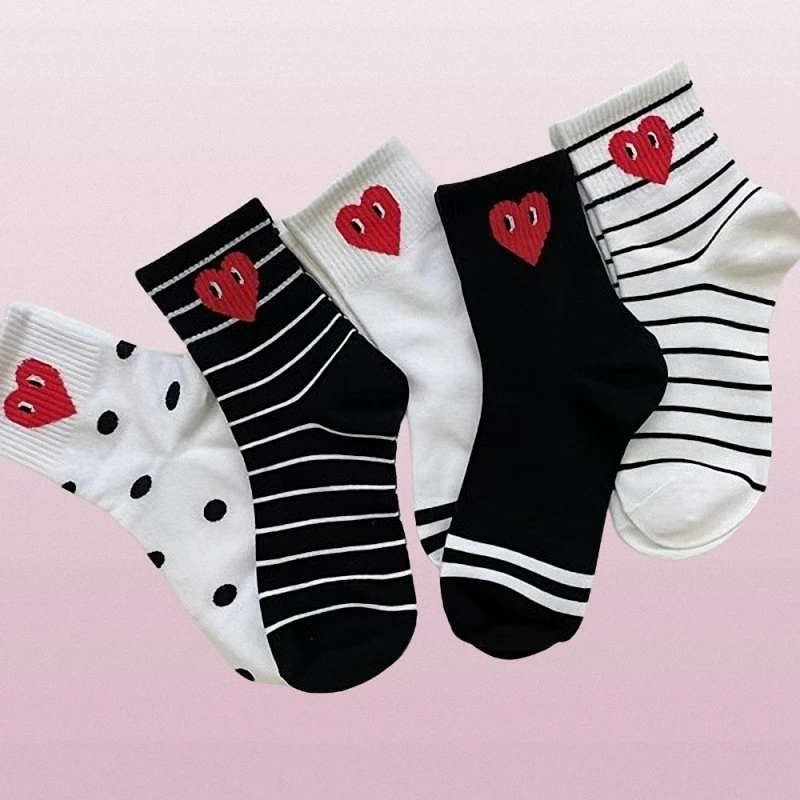 5/10 Paar neue hochwertige Damen Mid Tube Socken atmungsaktive College-Stil Mädchen Mid Tube Socken bequeme Damen Sports ocken