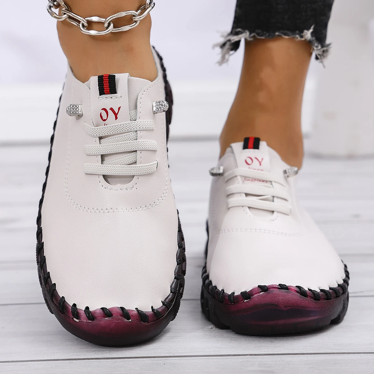 Women Sneakers Lightweight Comfortable Sneakers Women Large Size Soft Leather Sports Shoes Women 2025 New Flat Running Shoes