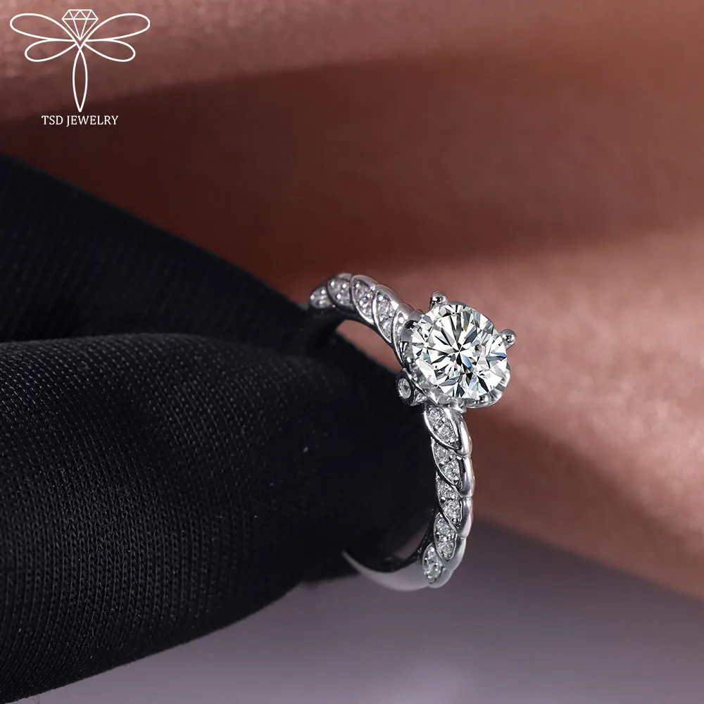 

1.0 Carat Round Cut Moissanite Diamond Engagement Ring 925 Sterling Silver Solitaire Wedding Band for Women Fine Jewelry