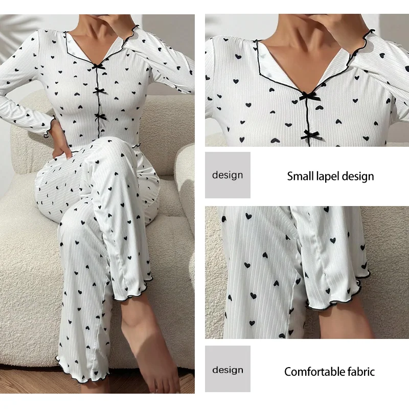 طقم بيجامة نسائي برقبة على شكل حرف V مع أكمام طويلة مطبوعة على شكل قلب مع بنطال طويل ومزين بالخس طقم بيجامة نسائي