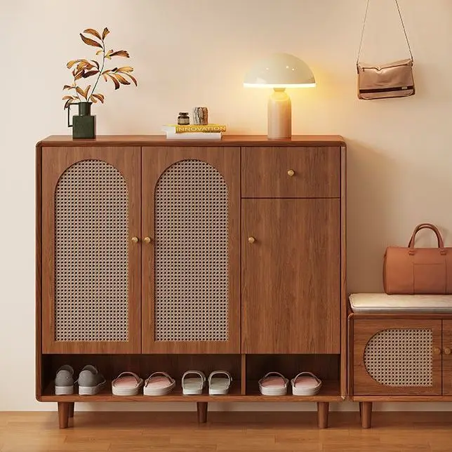The entryway cabinet at the entrance can accommodate multi-layer, large-capacity solid wood frame new storage cabinets