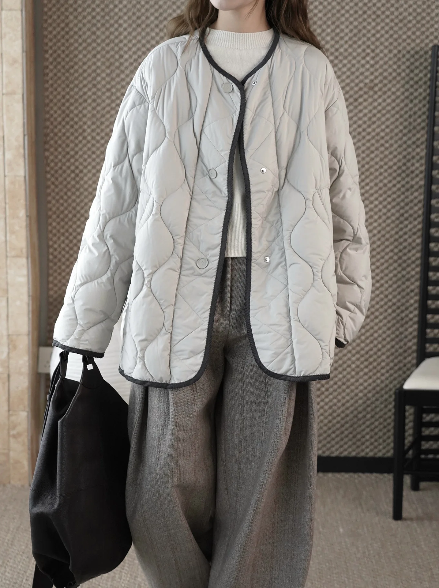 

Winter new Japanese style fashionable and simple stitching contrasting color duck down jacket with loose silhouette for women