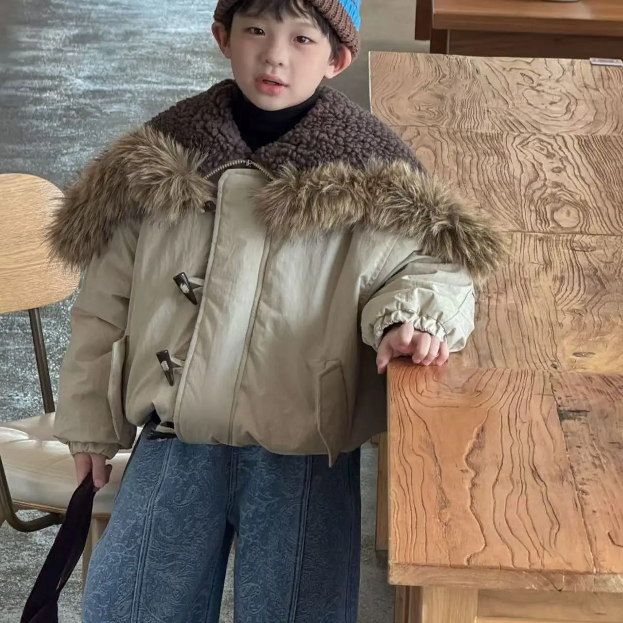 

Детское хлопковое пальто зимнее, новая модель, для мальчиков, с капюшоном, с большим меховым воротником, утепленное, хлопковая куртка-пальто