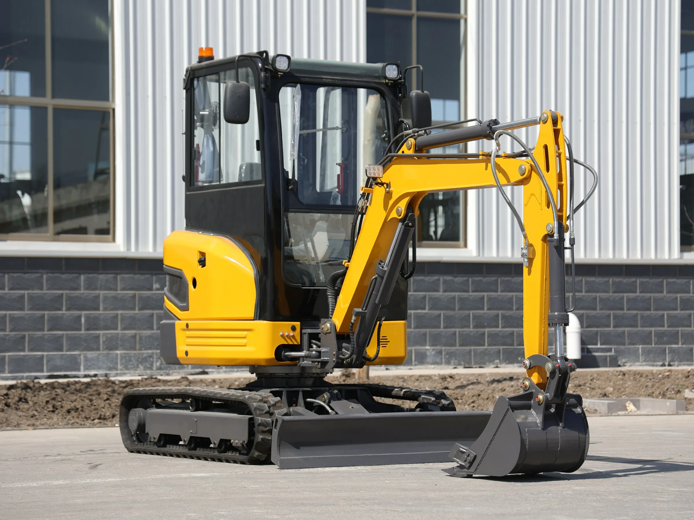 Mini Excavator 2.5 T EURO 5 Engine China Cheap 2 Ton Crawler 1.8 T Home Digger 3 T Bagger Farm For Sale Customized Free Shipping