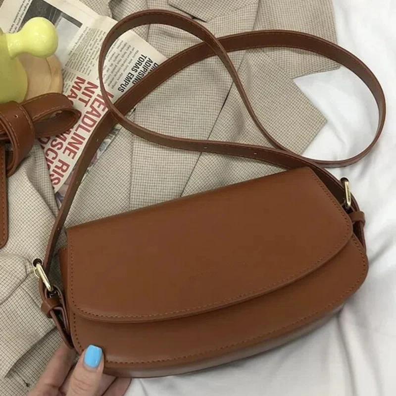 

Retro Brown Underarm Shoulder Handbags For Women Trendy Round Bottle Half Moon Shoulder Purse Bags Creative Purse For Daily Wear