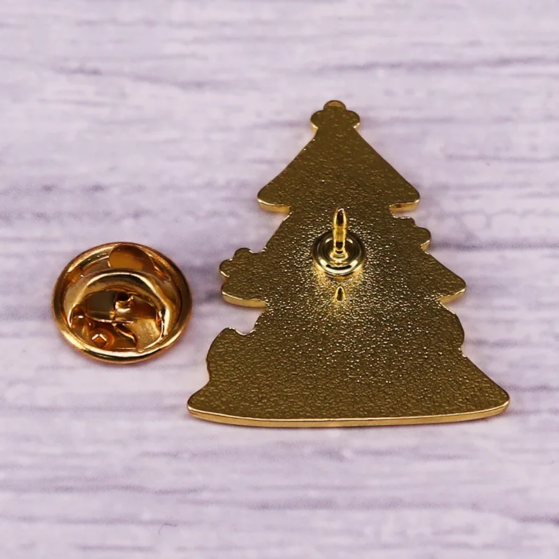 1pc Spooky Halloween Tree Enamel Pin - Creepy Cute Gothic Design, Holiday Mashup Style for Daily Wear & Halloween Lover Gifts