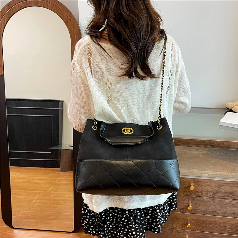 

Classic Fashion Women's Leather Handbag Luxury Crossbody Bag Elegant Tote For Chic And Modern Ladies