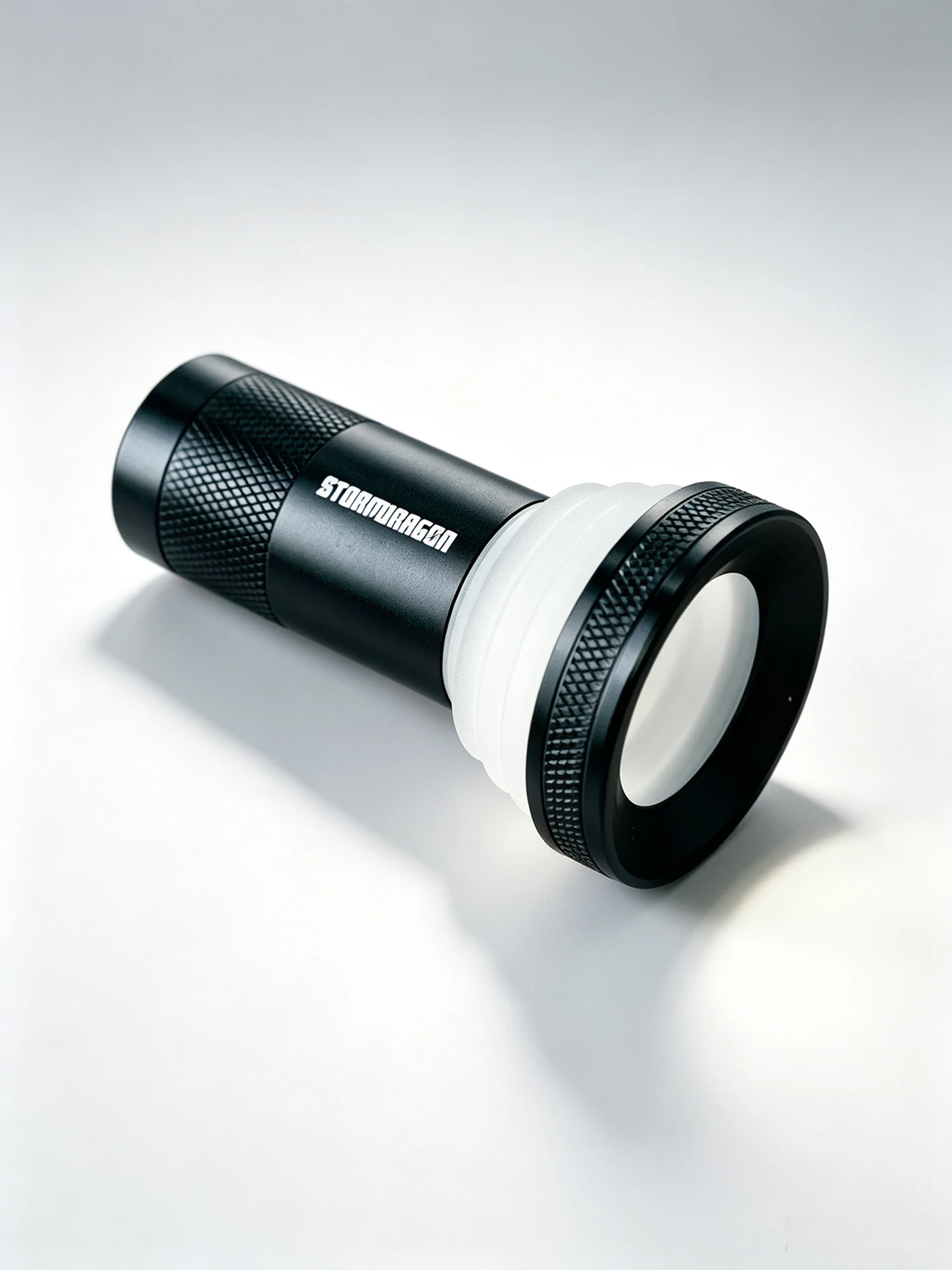 Die Strahlkonzentrationsabdeckung ist speziell für die Campinglampen der Goalzero Lighthouse-Serie für Outdoor-Camping konzipiert. Hergestellt aus Aluminiumlegierung und Acryl, ermöglicht die Abdeckung, dass das weiche – Detail 7