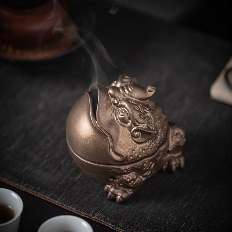 Ceramic Guochao Palace Style Three-Legged Golden Home Living Room Ornament, Fortune-Bringing Toad Pixiu Gift, Office Decora