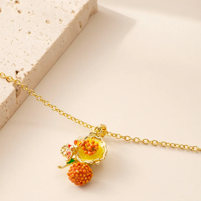 Fashionable, sweet and exquisite small fresh oil dripping raspberry flower pendant necklace niche high-end clavicle chain